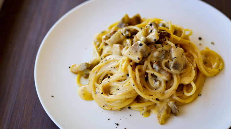 カルボナーラは生クリームなしで作るのが本場流!卵の火入れも解説!